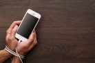 फ्रंट ऑफ चिल्ड्रन में स्मार्टफ़ोन चलाना सेकंड हैंड स्मोकिंग जितना ही हानिकारक है