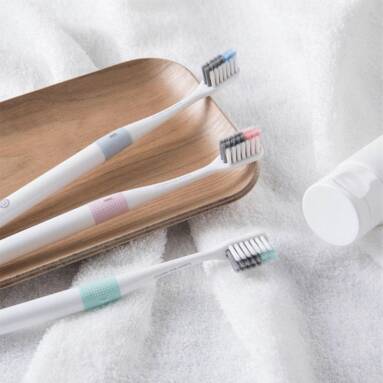€2 with coupon for Xiaomi Doctor BET Toothbrush Comfortable Soft Grey & White to Choose Dental Care Soocas – 3 x Grey & 3 x White from BANGGOOD