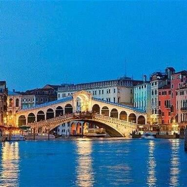 15% off with Agoda at Hotel Al Ponte dei Sospiri, Venice, Italy